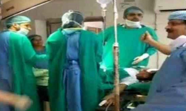 Doctors Are Fighting In Jodhpur Umaid Hospital In OT
